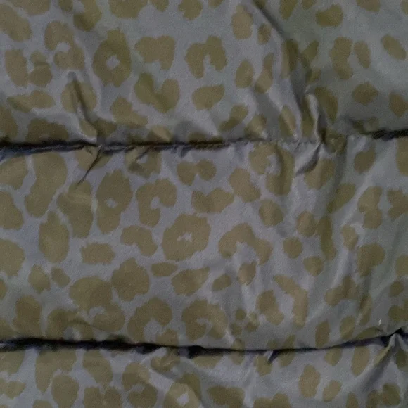 Gap cold control max puffer jacket navy leopard girl medium - Picture 7 of 7